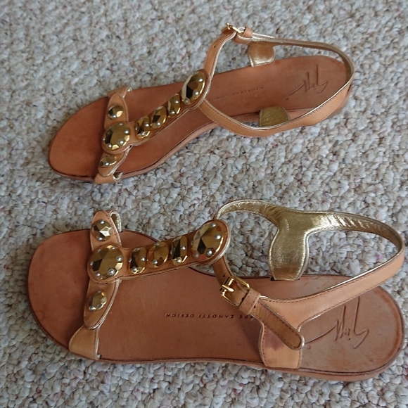 Giuseppe Zanotti Tan Sandals with Gold embellishment size 36 - Picture 10 of 12
